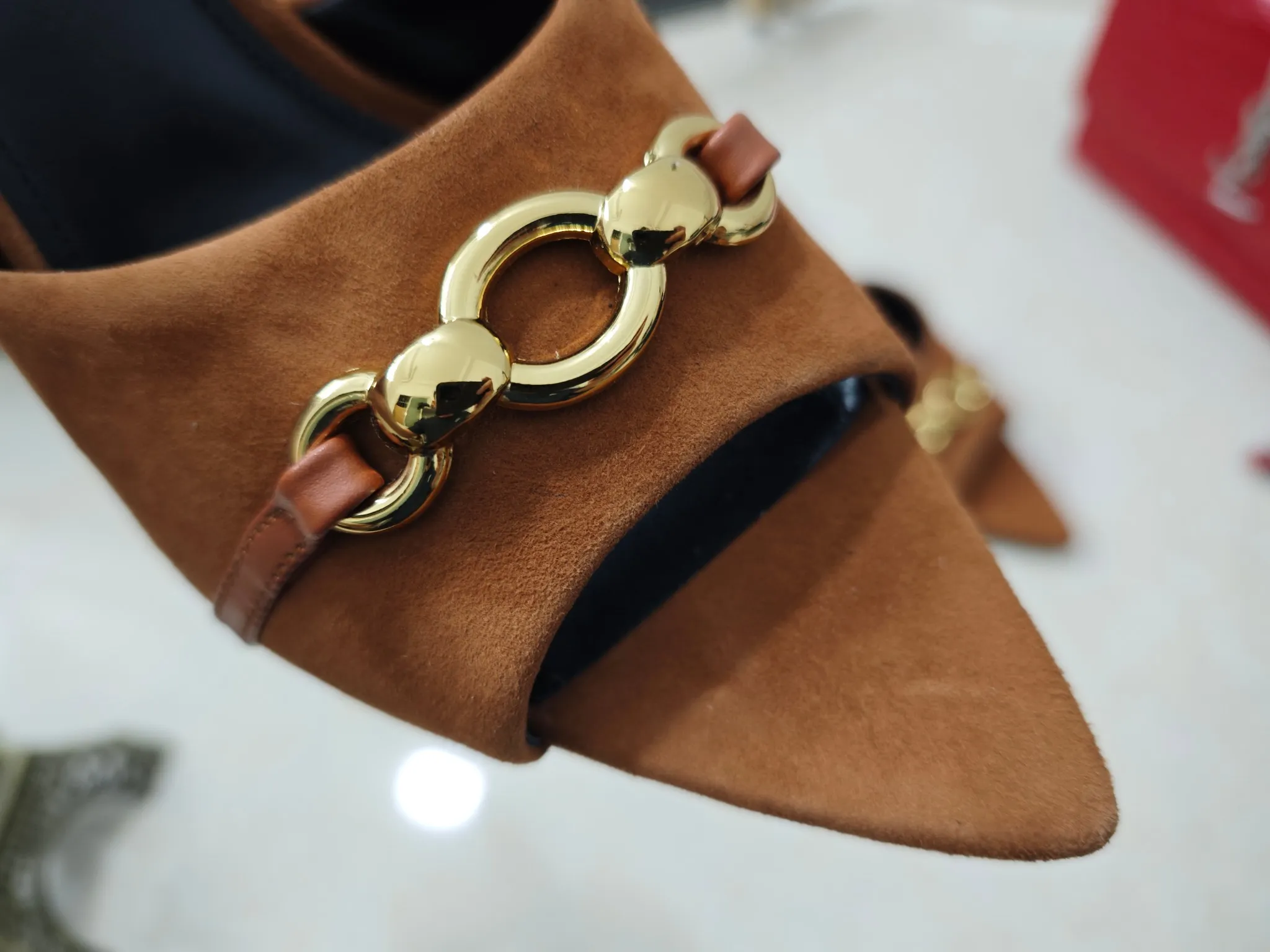 👟👟Ex-factory price 520👟👟【Saint Laurent】Yves Saint Laurent, stiletto heel YSL sandals💃2025 early spring counter synchronizes the latest styles, YSL, decoration👠 Classic and high-quality glamorous masterpieces, the hottest spring and summer series in the counter, with temperament, fashion, classic and attractive design style 😌The effect on the feet is particularly beautiful〰️, the materials are imported from Italy 🇮🇹Black sheep, lining, and foot pads; sheepskin, mid-heeled sandals, size 35-41 (34.41.42 must be customized, non-refundable) outsole; imported genuine leather outsole, with full counter packaging